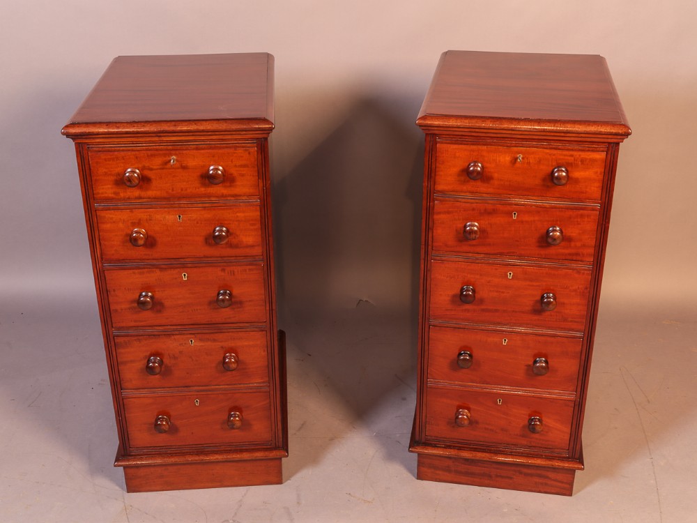 Good Pair of Victorian Bedside Chests Mahogany
