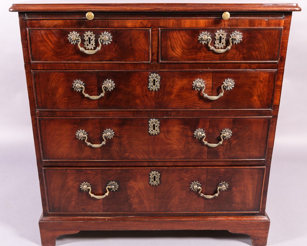 18th century Walnut Chest of Drawers with Brushing Slide ,2ft 6 inches