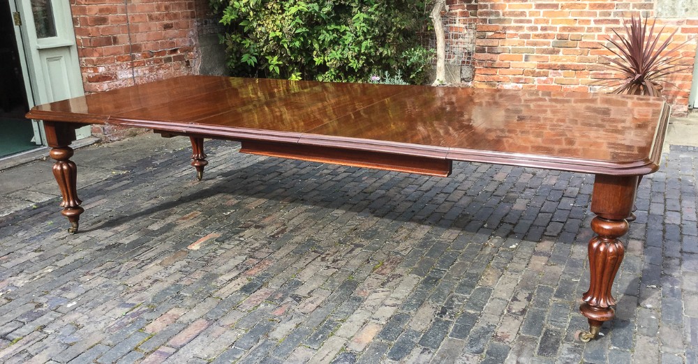 Victorian 3 Leaf Extending Dining Table