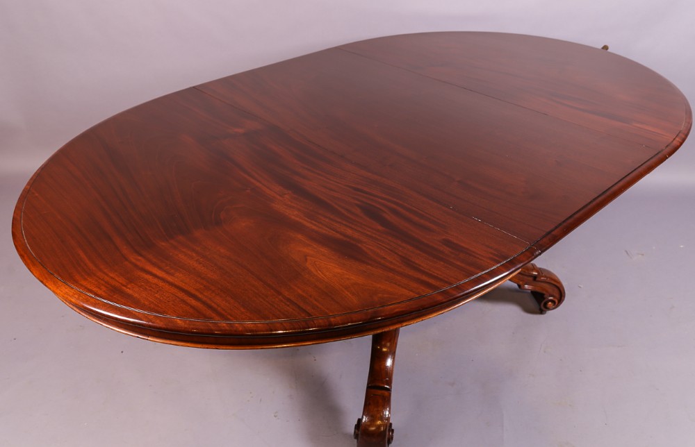 Small Victorian Mahogany extending dining Table seat 8