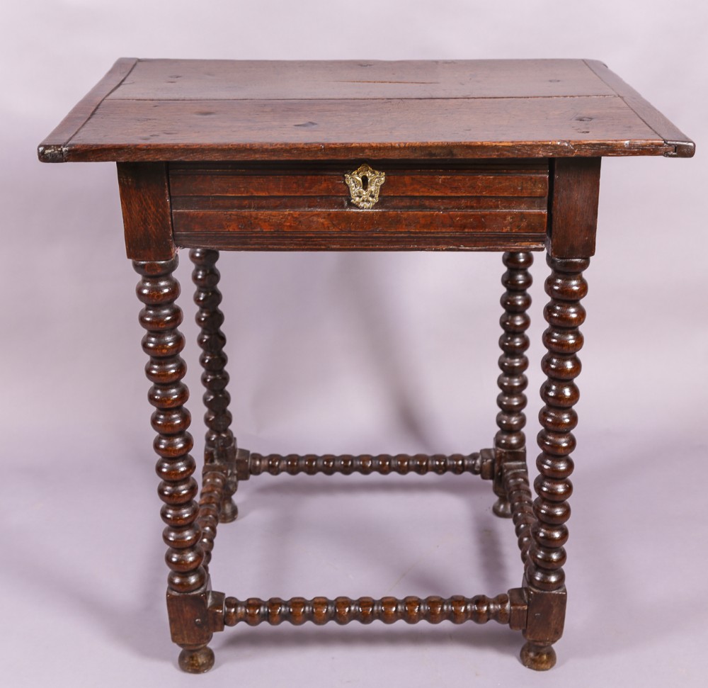 Good small 17th century side table in Oak