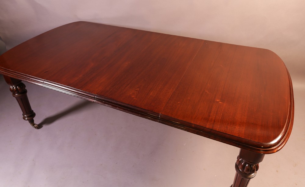 Victorian 2 leaf extending dining thable seats 8