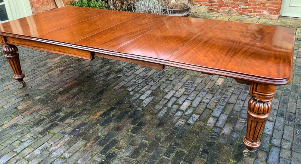 A Victorian Wind Out Extending Dining Table Mahogany seats 10