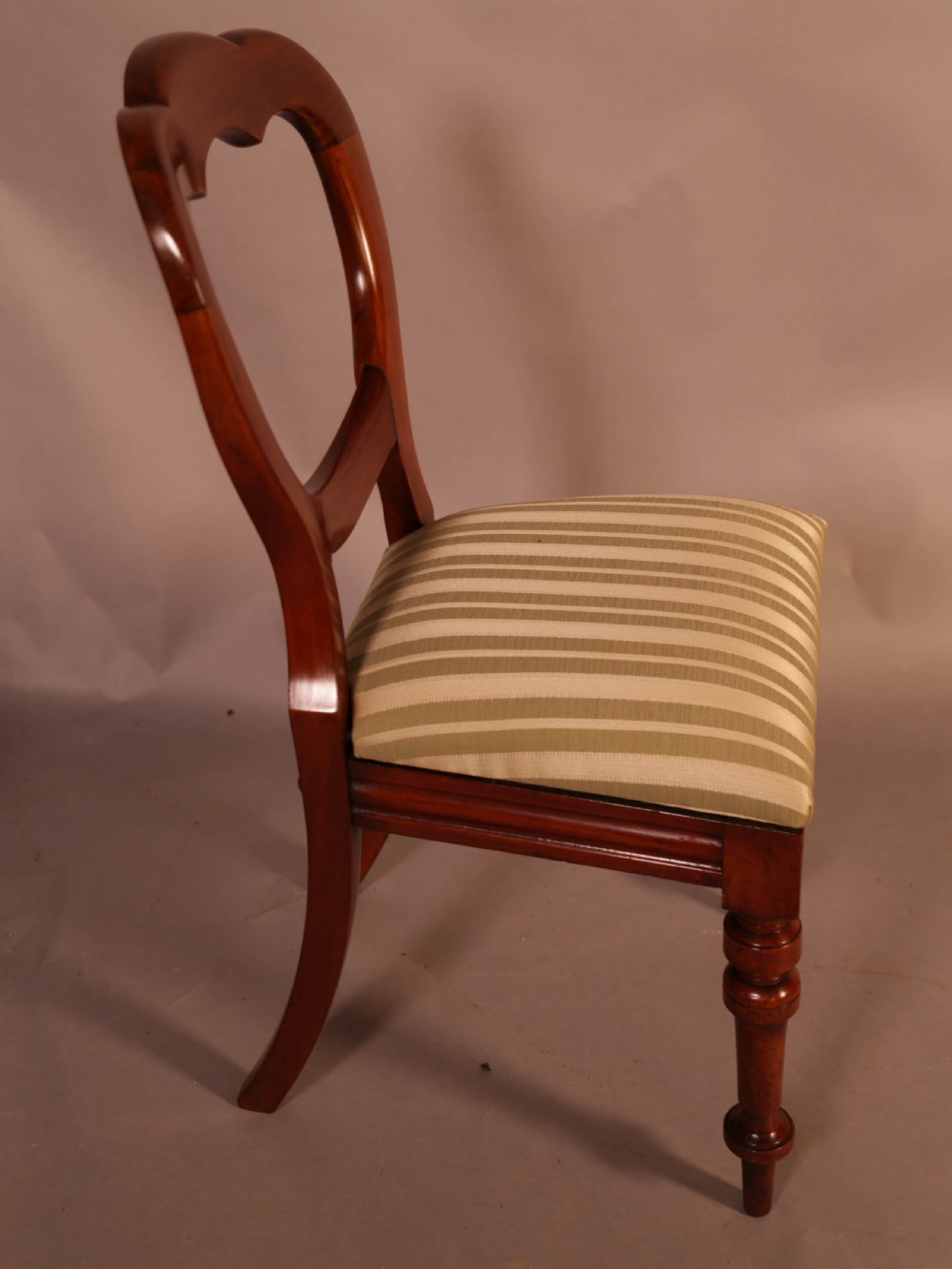 A Good Set of 12 Victorian Mahogany Balloon Back dining Chairs View VII