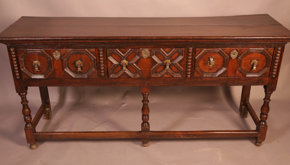 Early 18th century Serving Dresser in Oak