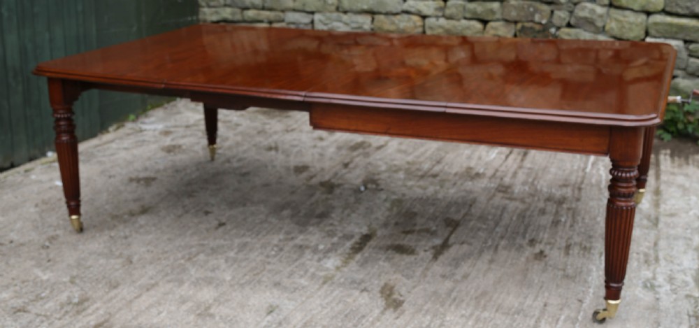 An Early Victorian Mahogany Extending Dining Table Seats 10