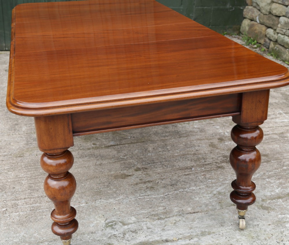A Victorian Mahogany Extending Dining Table in Mahogany seats 8/10 View III