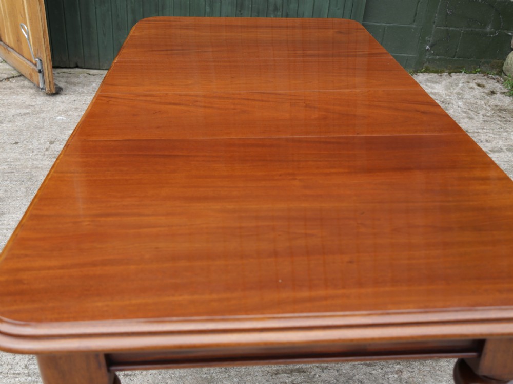 A Victorian Mahogany Extending Dining Table in Mahogany seats 8/10 View IV