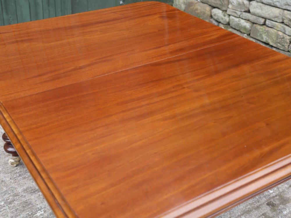 A Victorian Mahogany Extending Dining Table in Mahogany seats 8/10 View VIII
