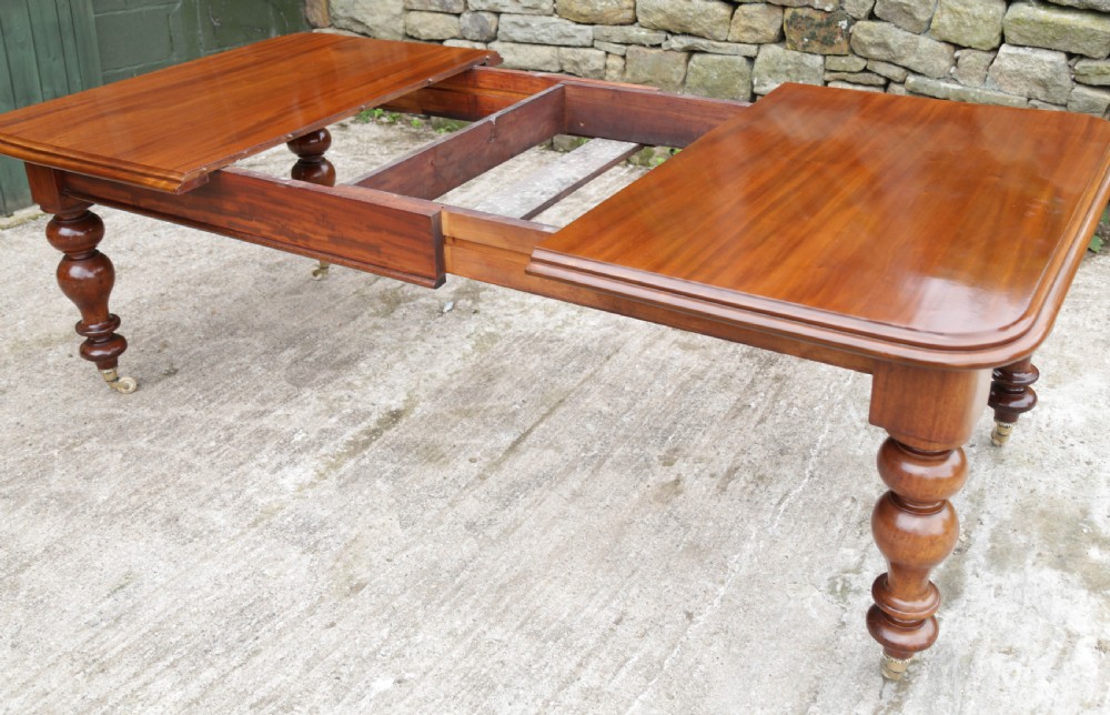 A Victorian Mahogany Extending Dining Table in Mahogany seats 8/10 View IX