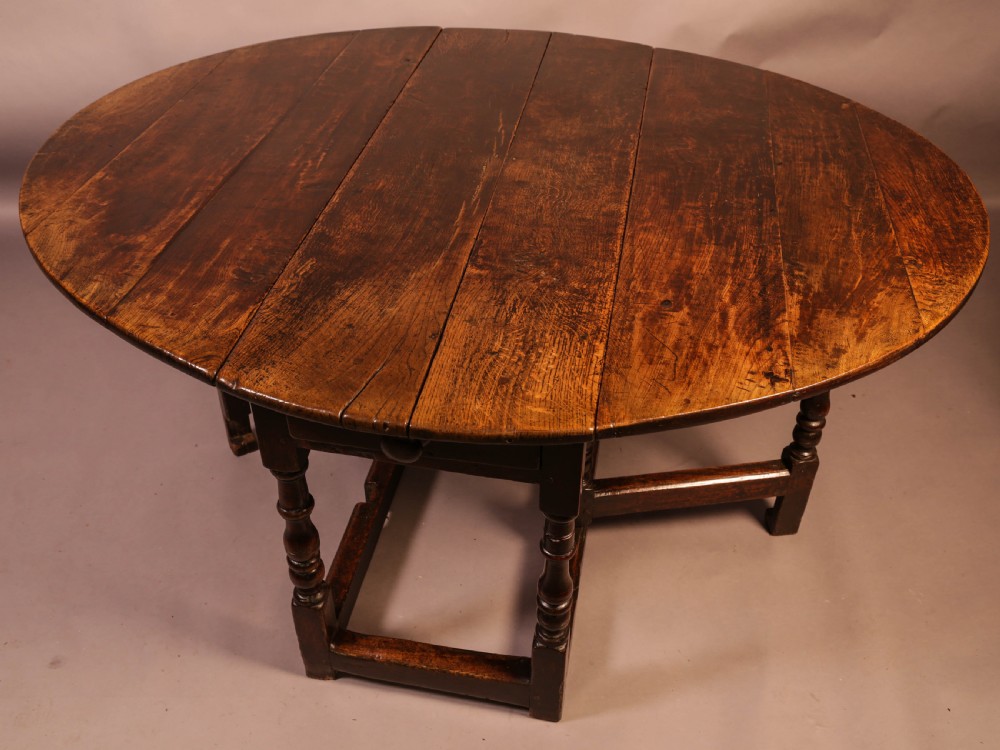 A Very Good large 17th century Gate Leg Dining Table
