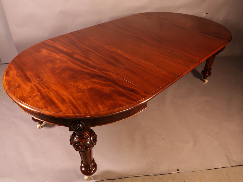 A Victorian Mahogany Extending Wind Out Dining Table to seat 10