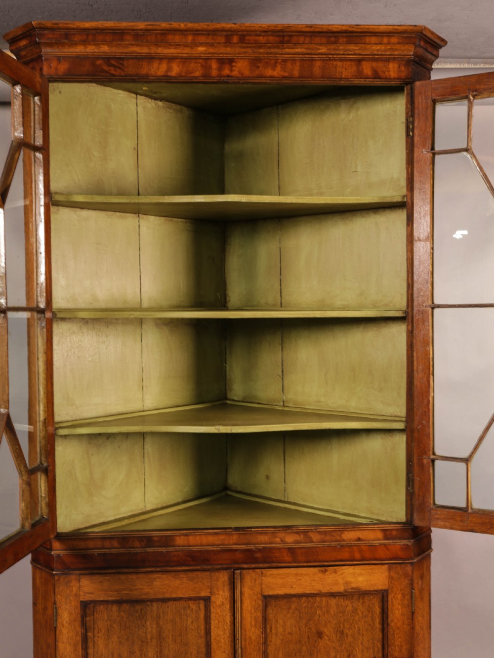 Georgian Full height Corner Cabinet in Oak View VI