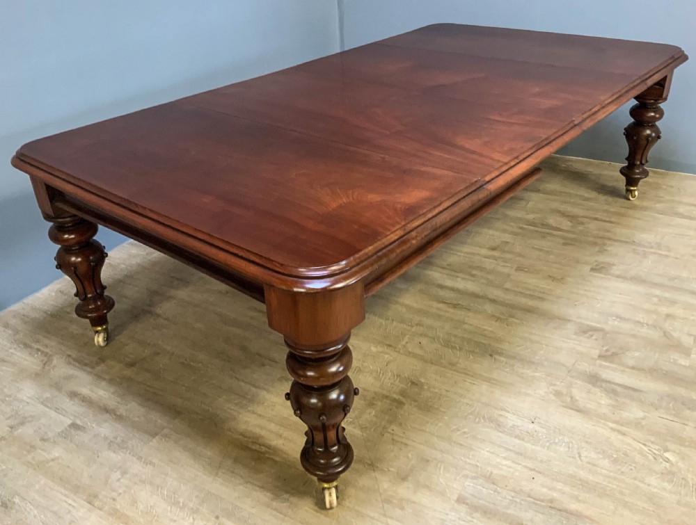 A Victorian Mahogany Extending Dining table seats 10