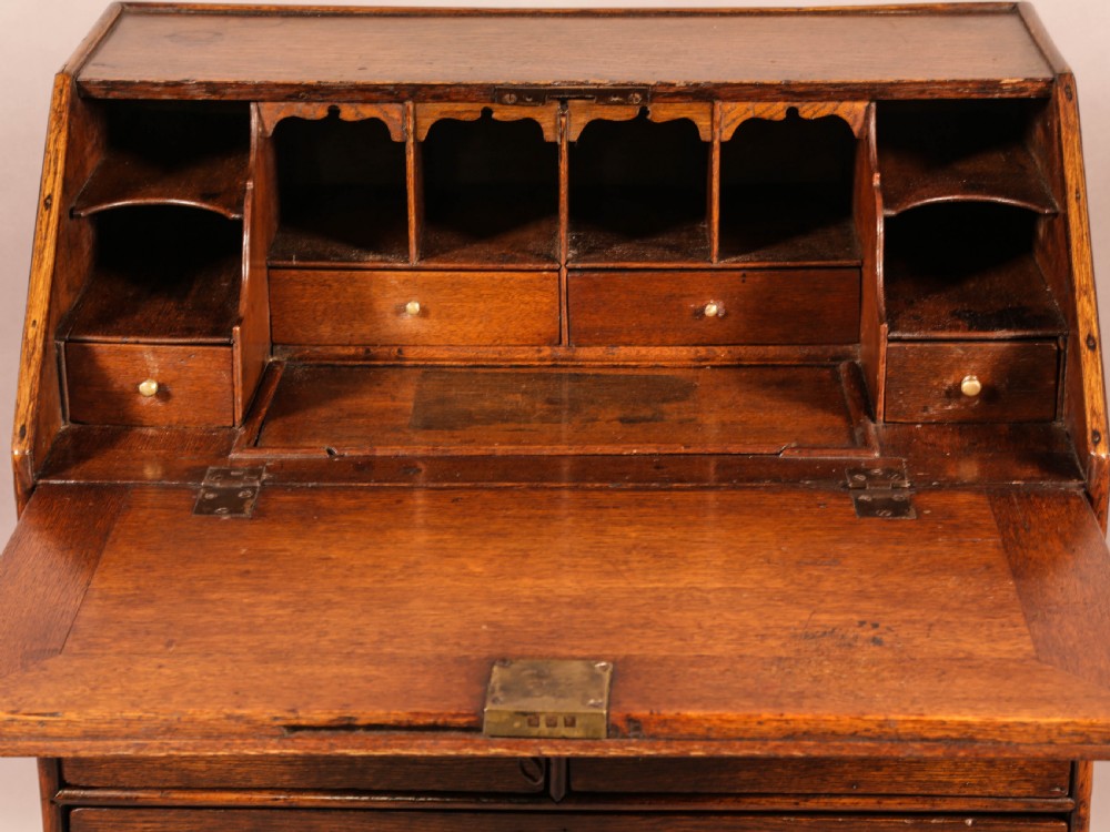 Early 18th century Writing Beurau in Oak 2ft 3 inches width View IV