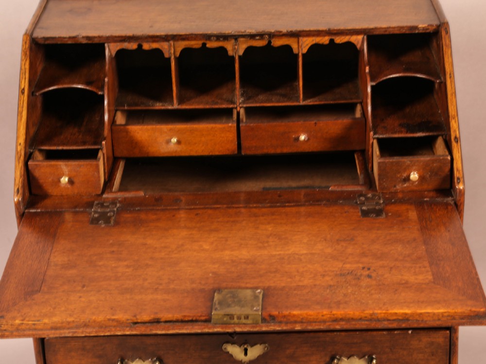 Early 18th century Writing Beurau in Oak 2ft 3 inches width View V