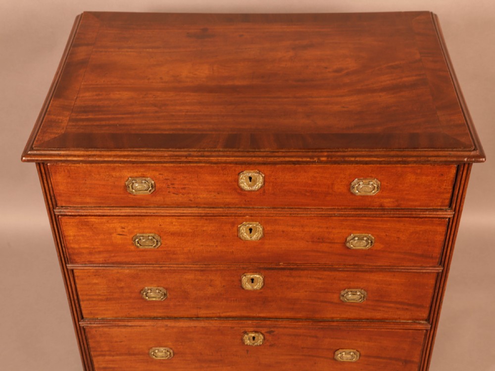 A Small 18th century Mahogany Chest of Drawers View VII