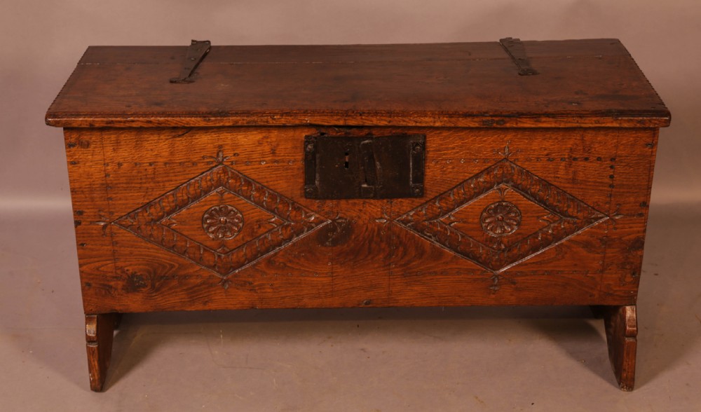 A 17TH CENTURY 5 PLANK COFFER