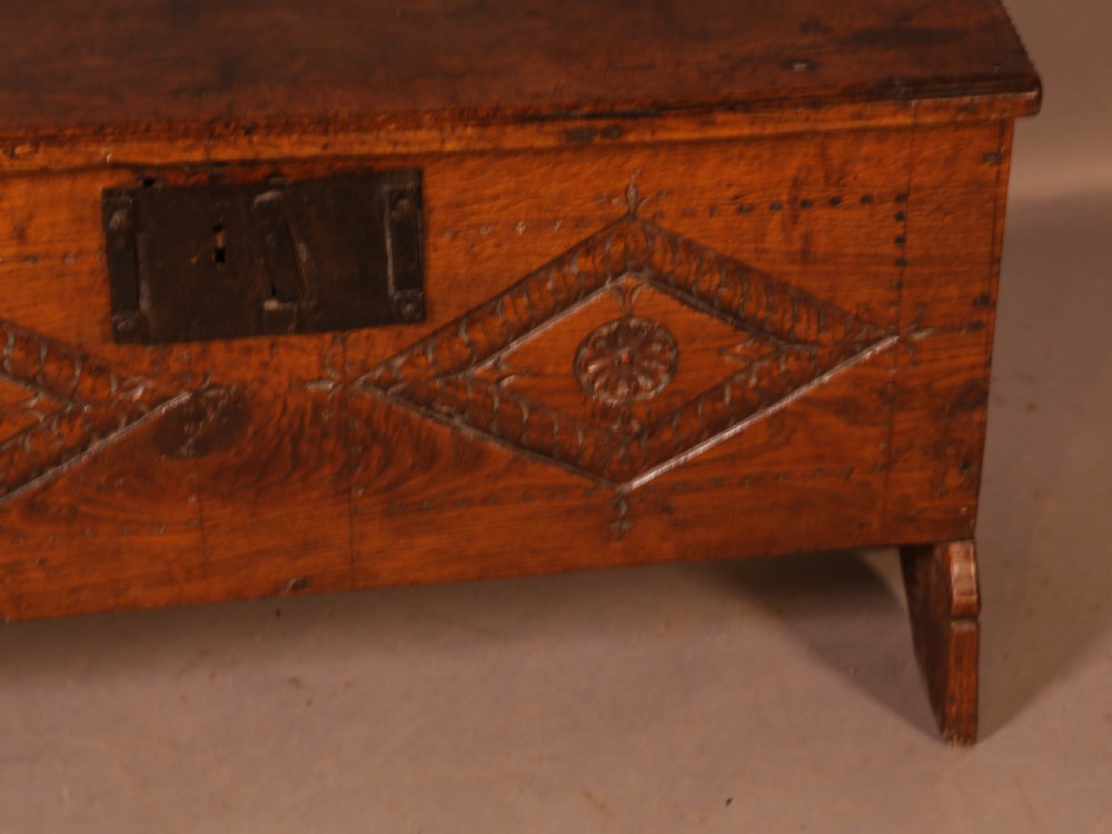 A 17TH CENTURY 5 PLANK COFFER View IV