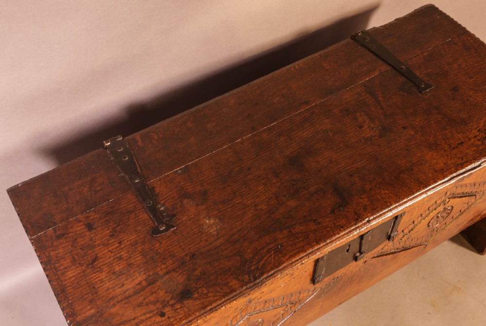 A 17TH CENTURY 5 PLANK COFFER View VI