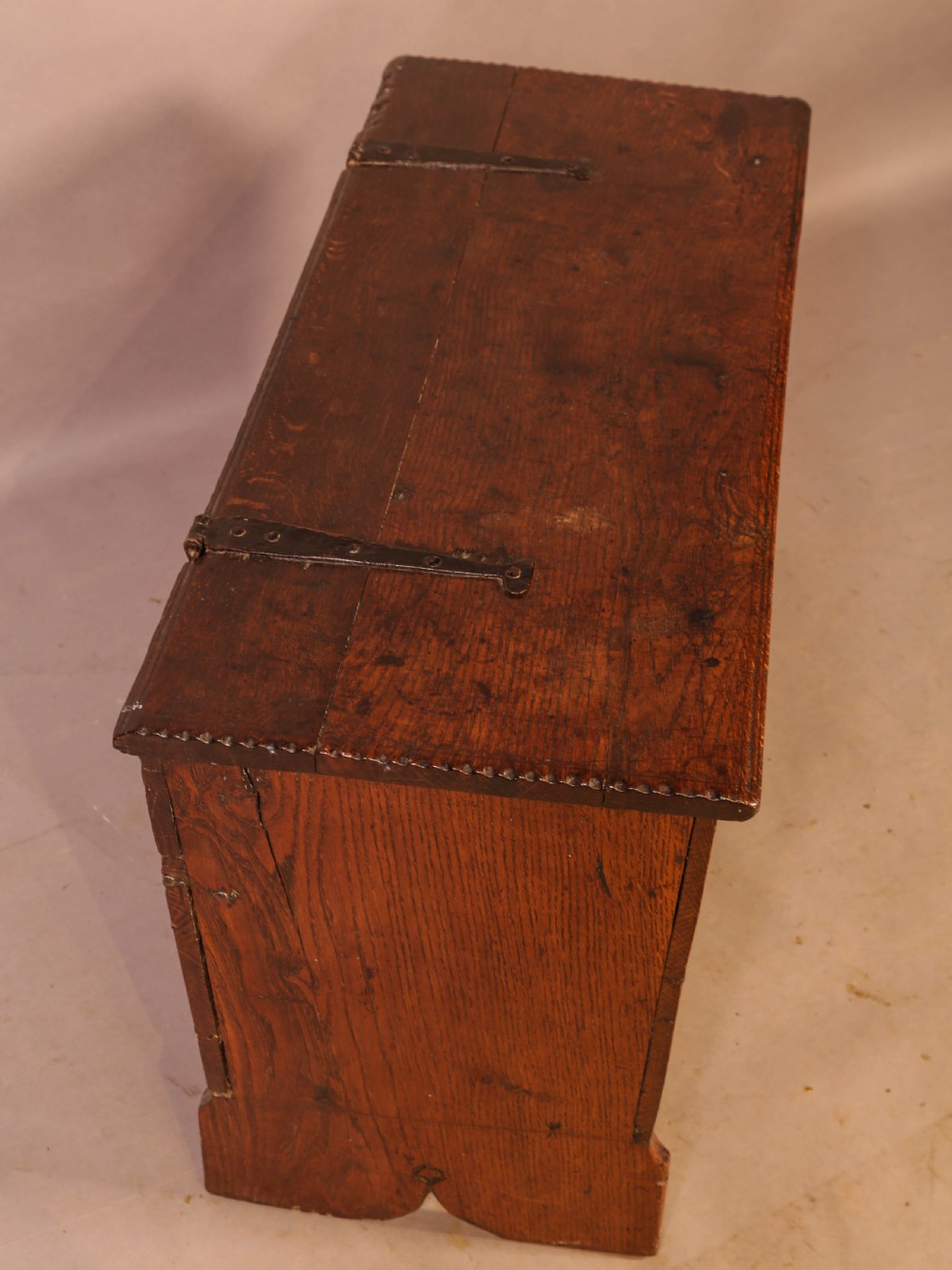 A 17TH CENTURY 5 PLANK COFFER View VIII