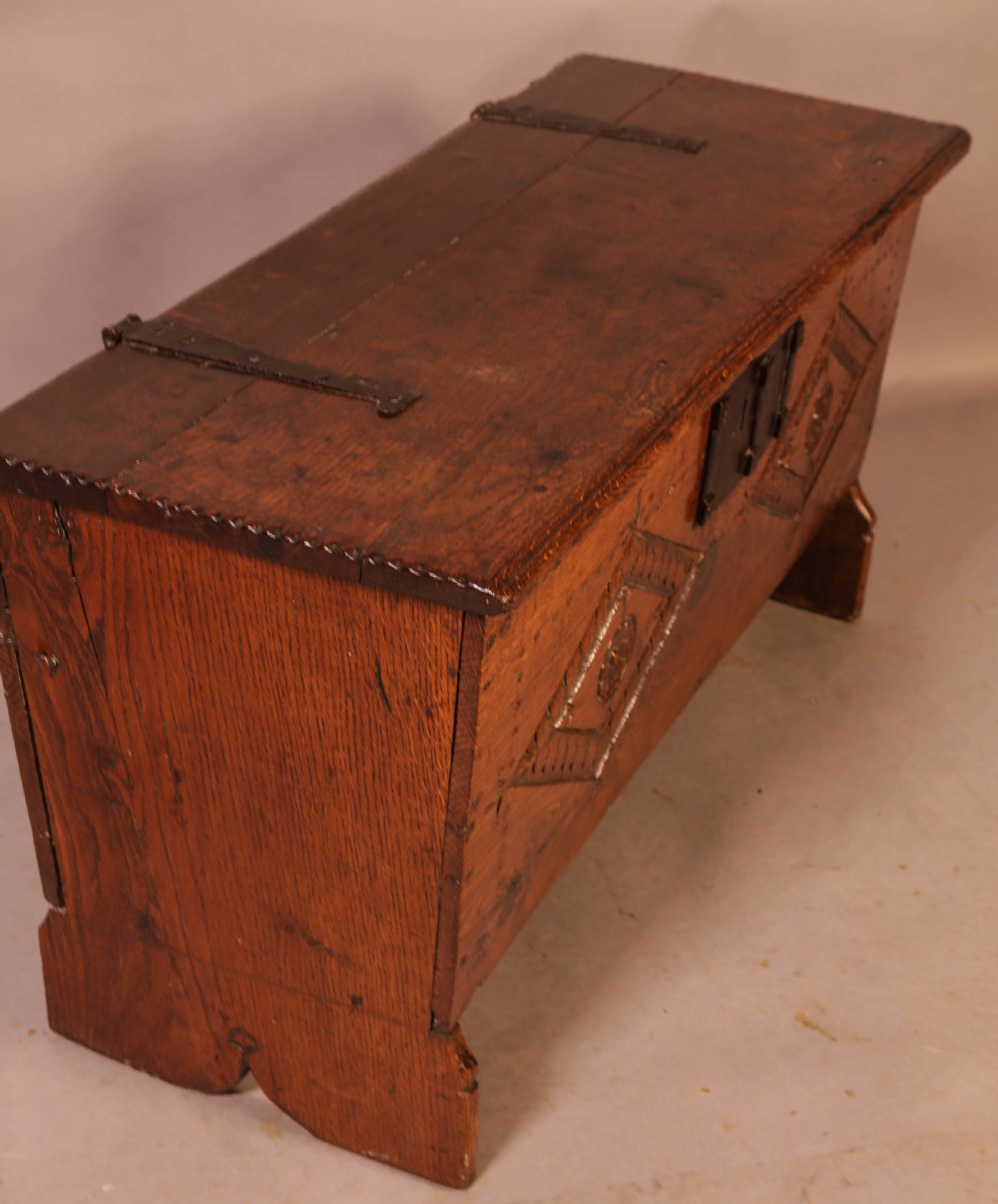 A 17TH CENTURY 5 PLANK COFFER View IX