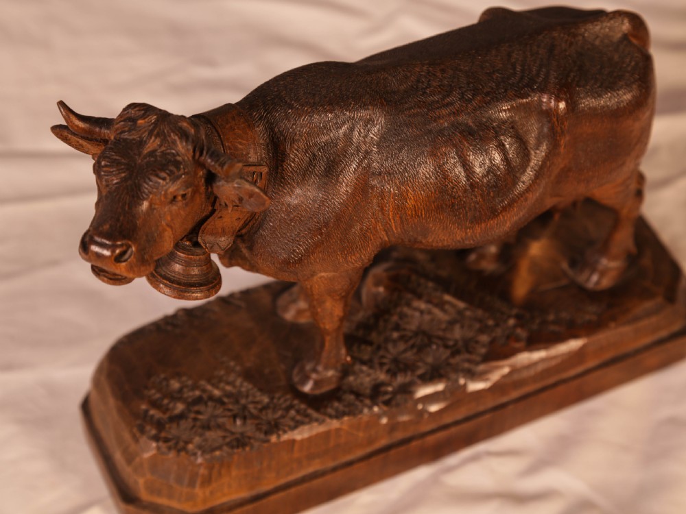 Best Quality Carved Black Forest Cow View V
