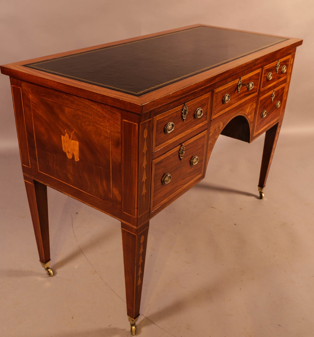 A Superb Georgian Desk in Mahogany and Satinwood View III
