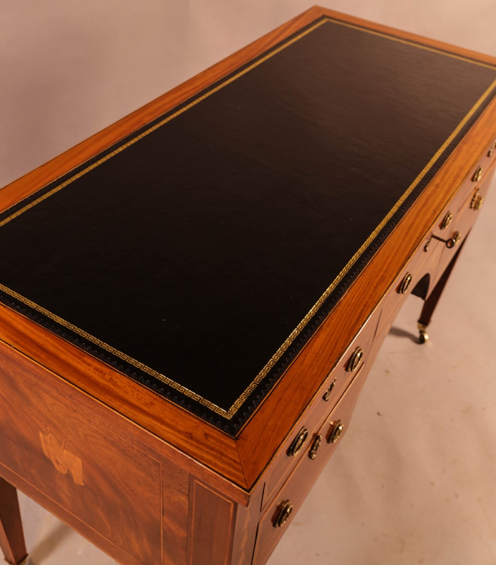 A Superb Georgian Desk in Mahogany and Satinwood View IV