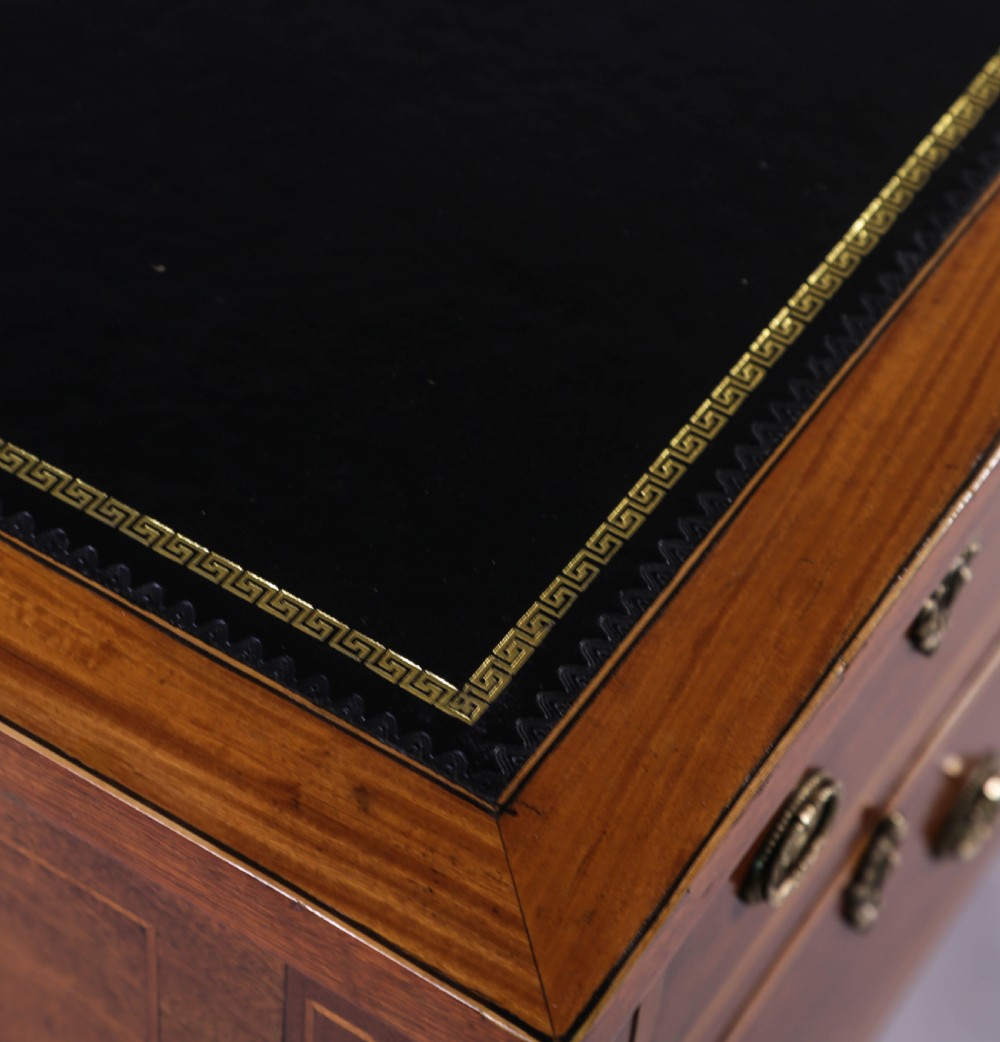A Superb Georgian Desk in Mahogany and Satinwood View V
