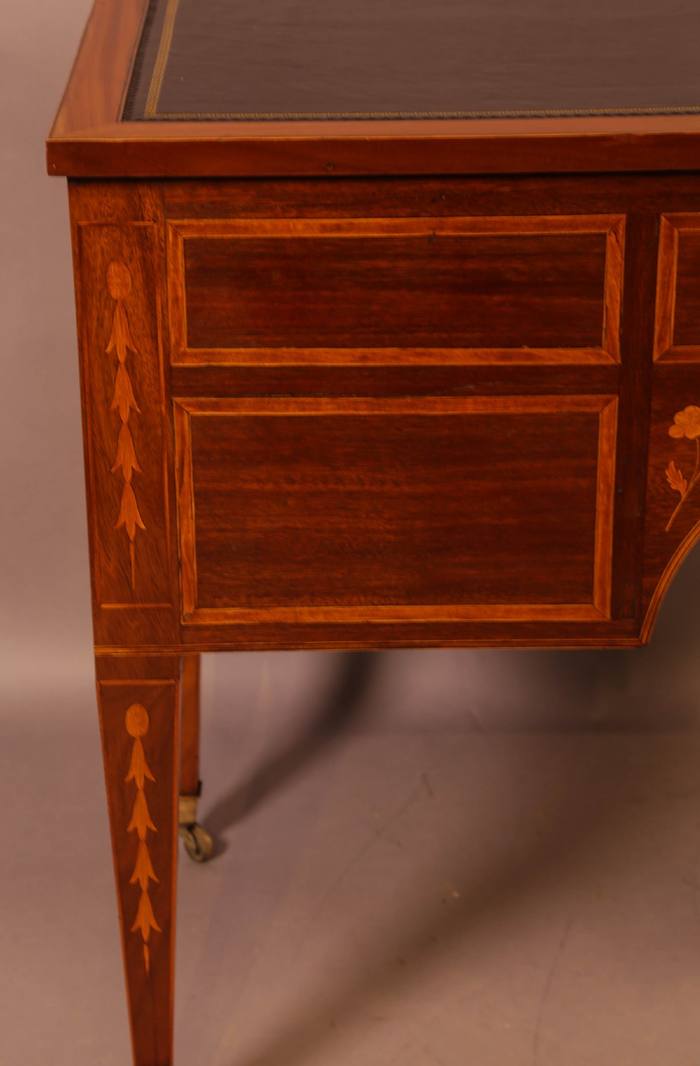 A Superb Georgian Desk in Mahogany and Satinwood View VI