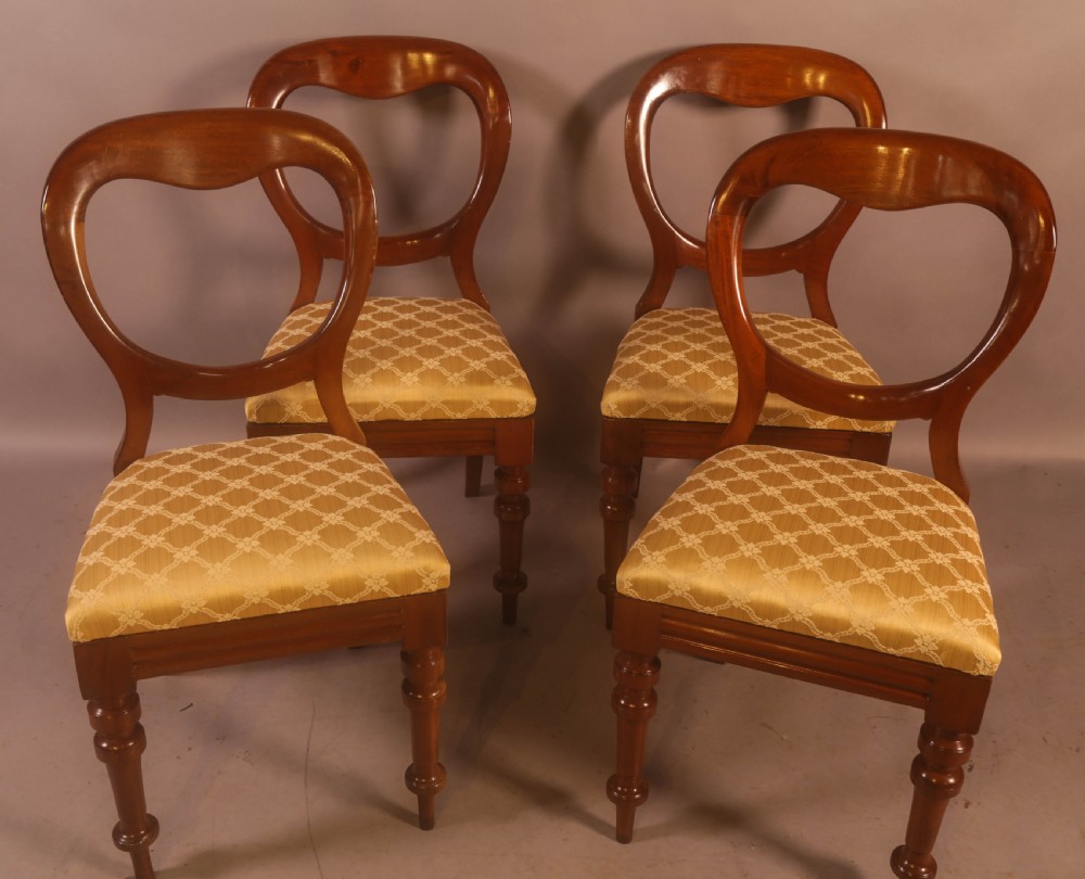 A Set of 10 Victorian Mahogany Balloon Back Dining chairs View V