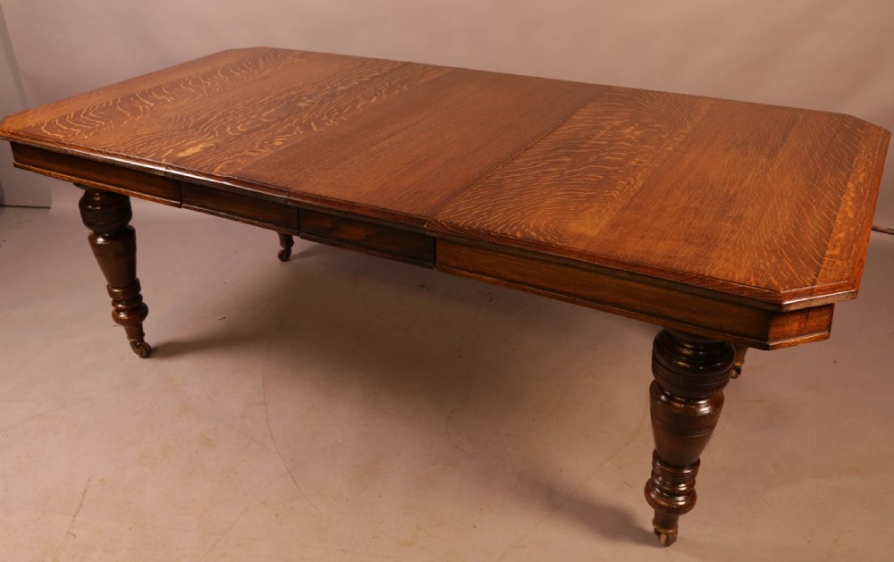 Oak Extending Dining Table 2 leaves
