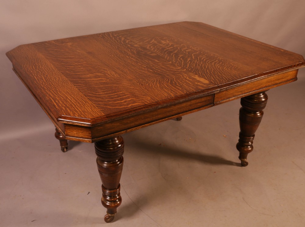 Oak Extending Dining Table 2 leaves View XII