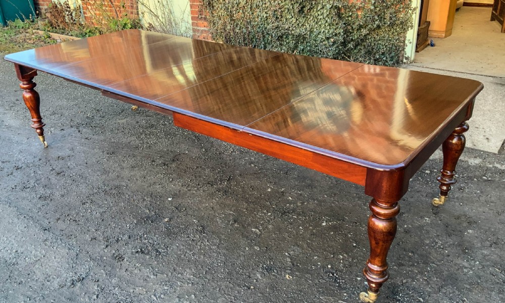 A Victorian Mahogany Extending Dining Table with 3 Leaves seats 12
