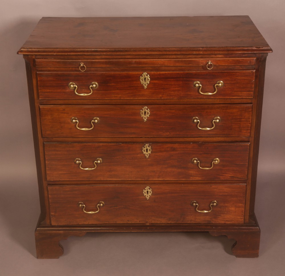 A Georgian chest of Drawers Small size