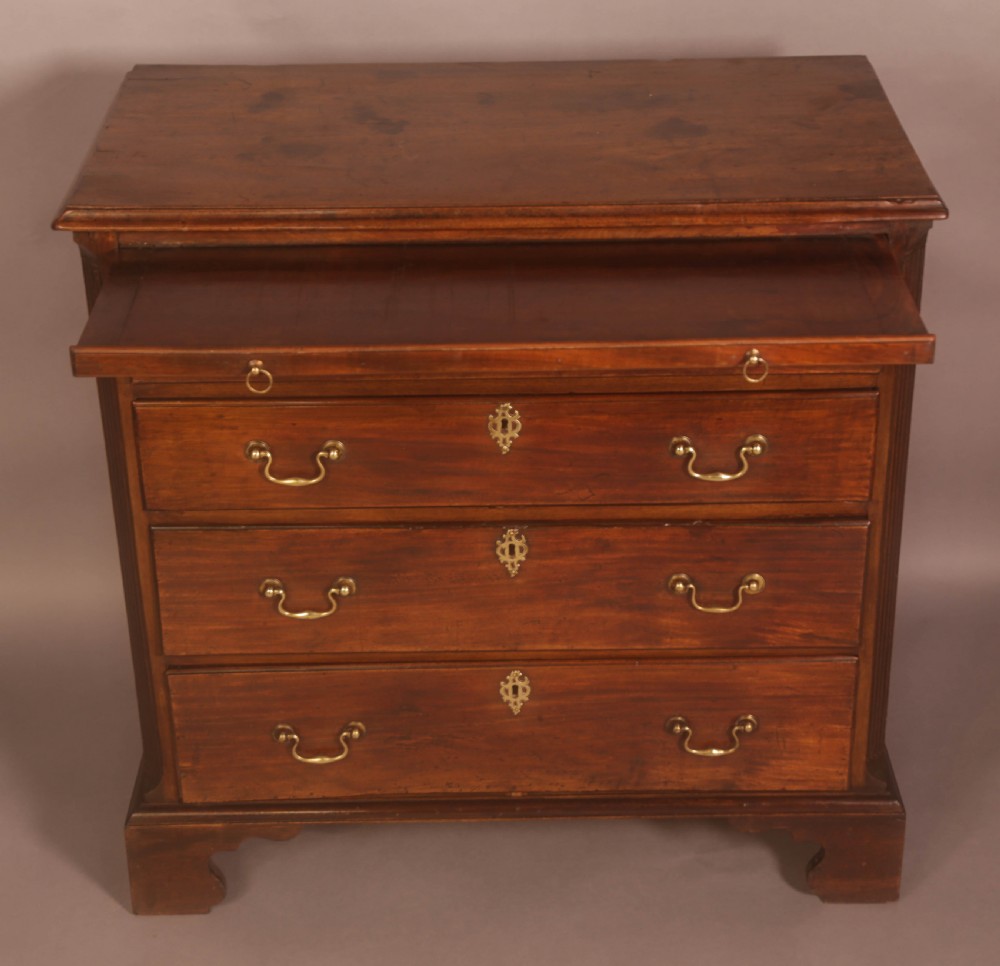 A Georgian chest of Drawers Small size View II
