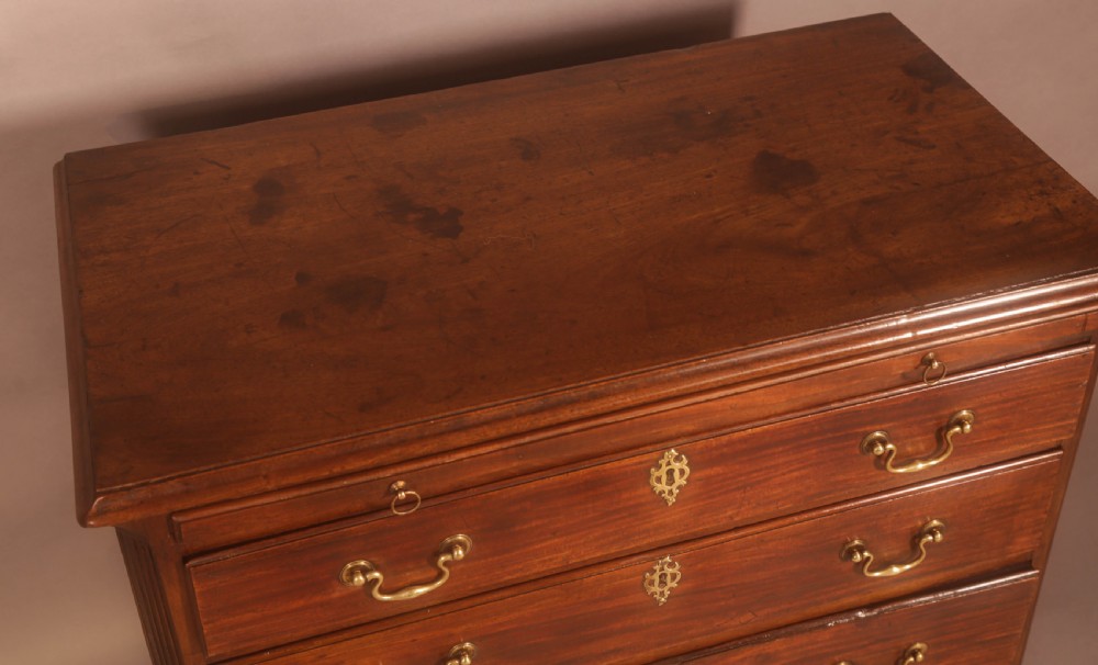 A Georgian chest of Drawers Small size View III