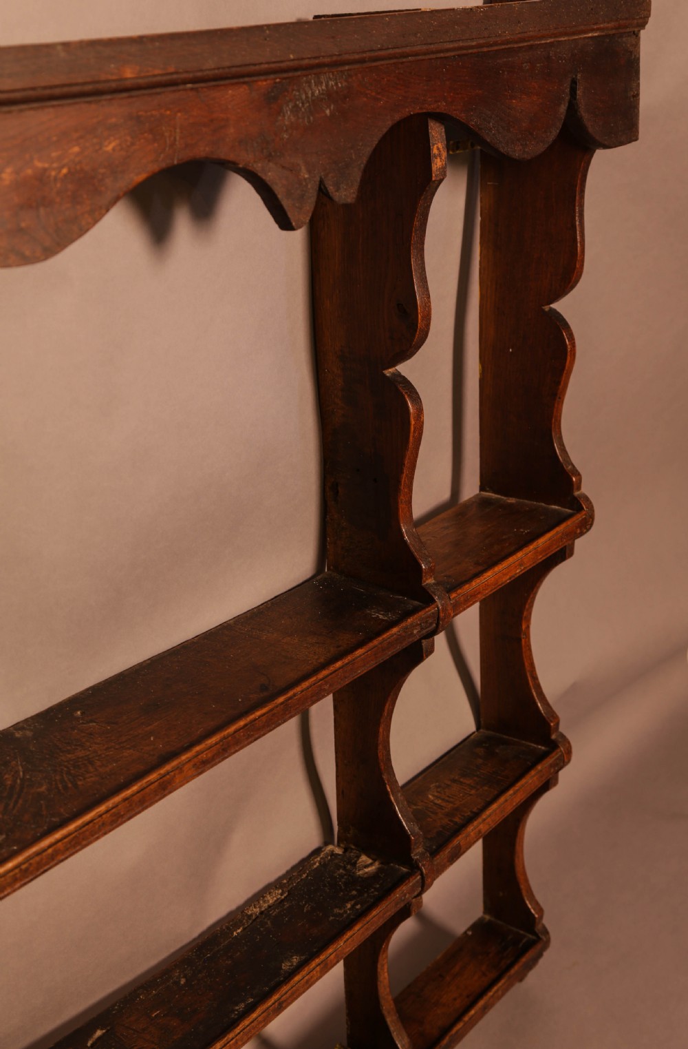 A Large 18th century Plate Rack in Oak View VI