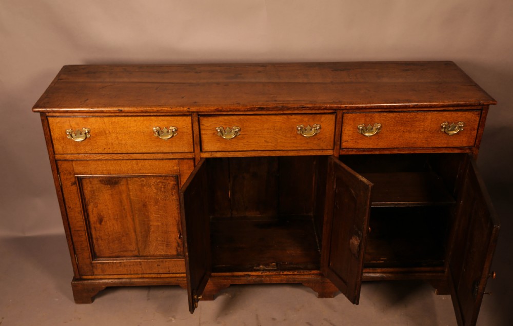 A Georgian Oak Serving Dresser c 1800 View II