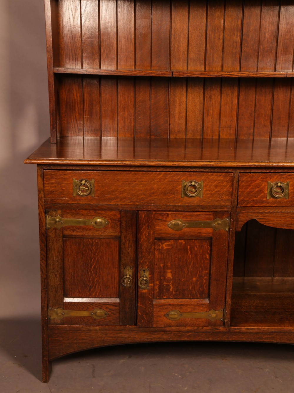 Arts and crafts Dresser in Oak View IV