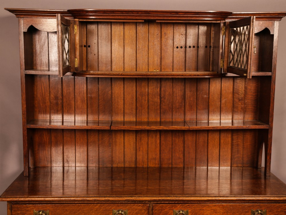 Arts and crafts Dresser in Oak View VII