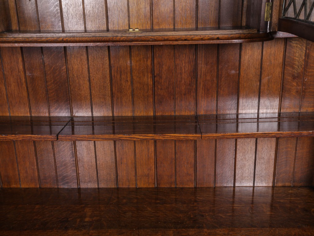 Arts and crafts Dresser in Oak View VIII