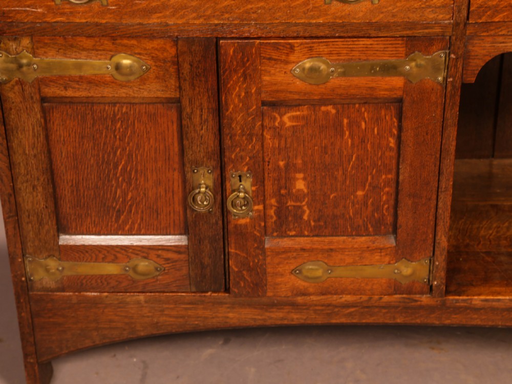 Arts and crafts Dresser in Oak View XIII
