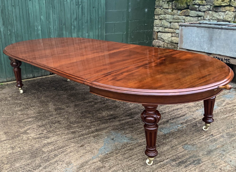 Super Quality Victorian Mahogany Extending Dining Table seats 14