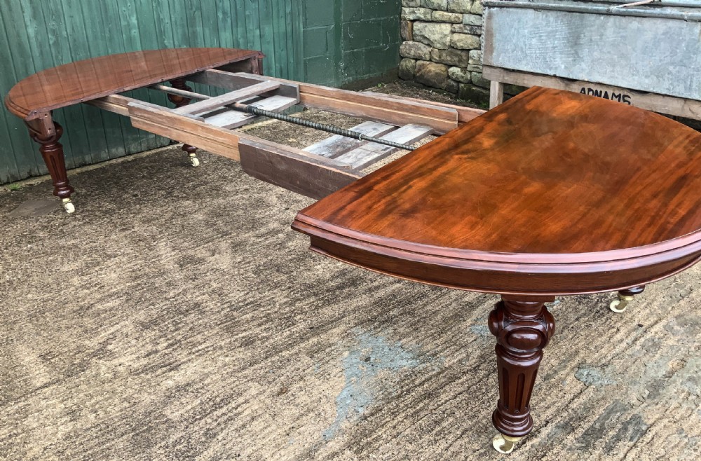 Super Quality Victorian Mahogany Extending Dining Table seats 14 View XIII