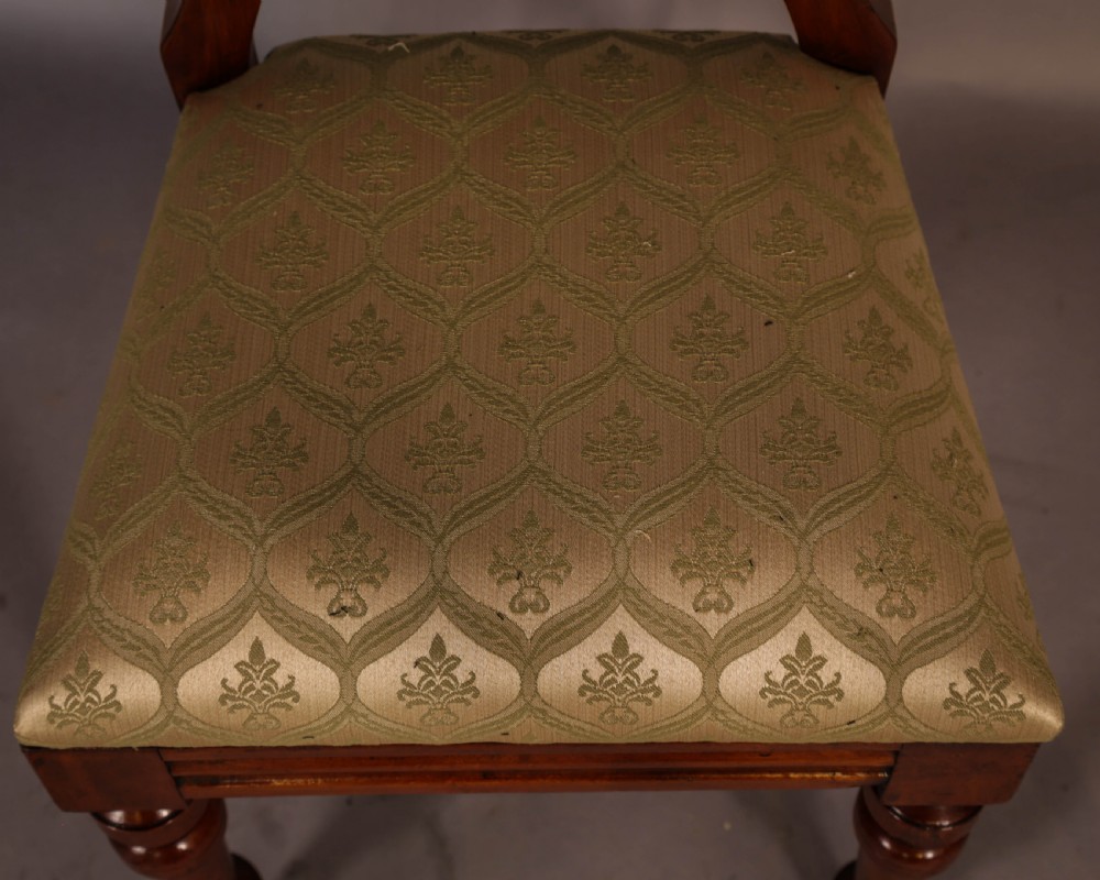 A Good Set of 12 Victorian Balloon Back Dining chairs View XI