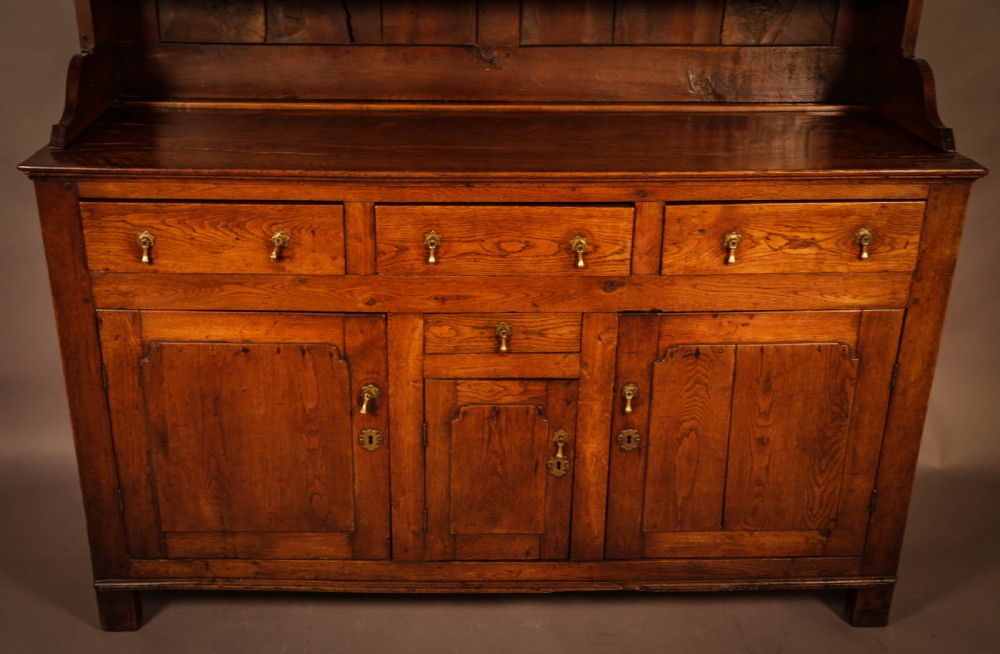 A Good 18th century Oak Dresser View VII
