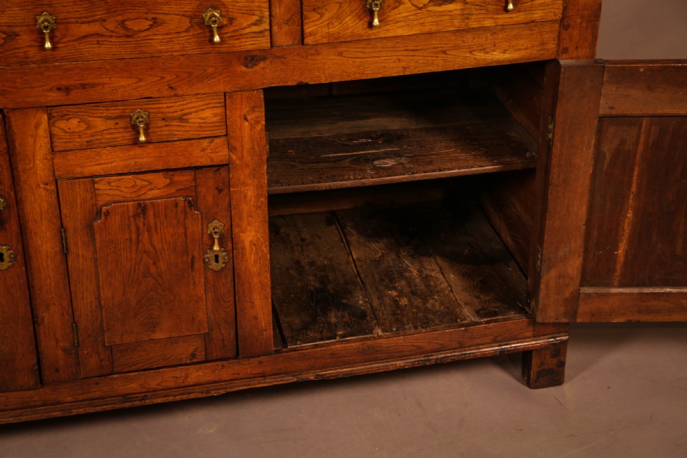 A Good 18th century Oak Dresser View VIII