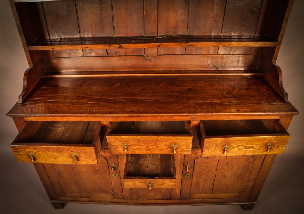 A Good 18th century Oak Dresser View XI